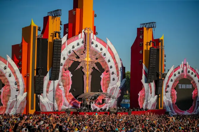So W’Happy 2025 festival review - Roland Cristal set and Mainstage Hard Dance crowd