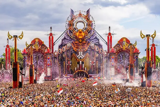 Defqon.1 2025 highlights and recap - Power Hour crowd and Mainstage fireworks